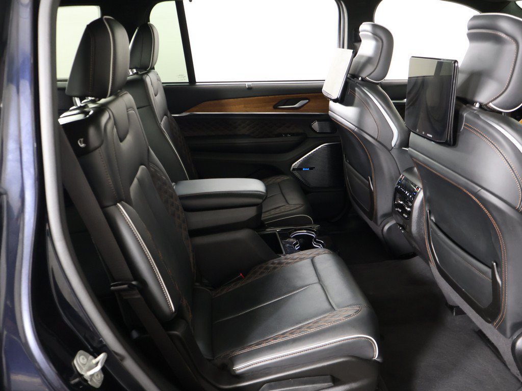 Used 2023 Jeep Grand Cherokee L Summit AWD/4WD image 45