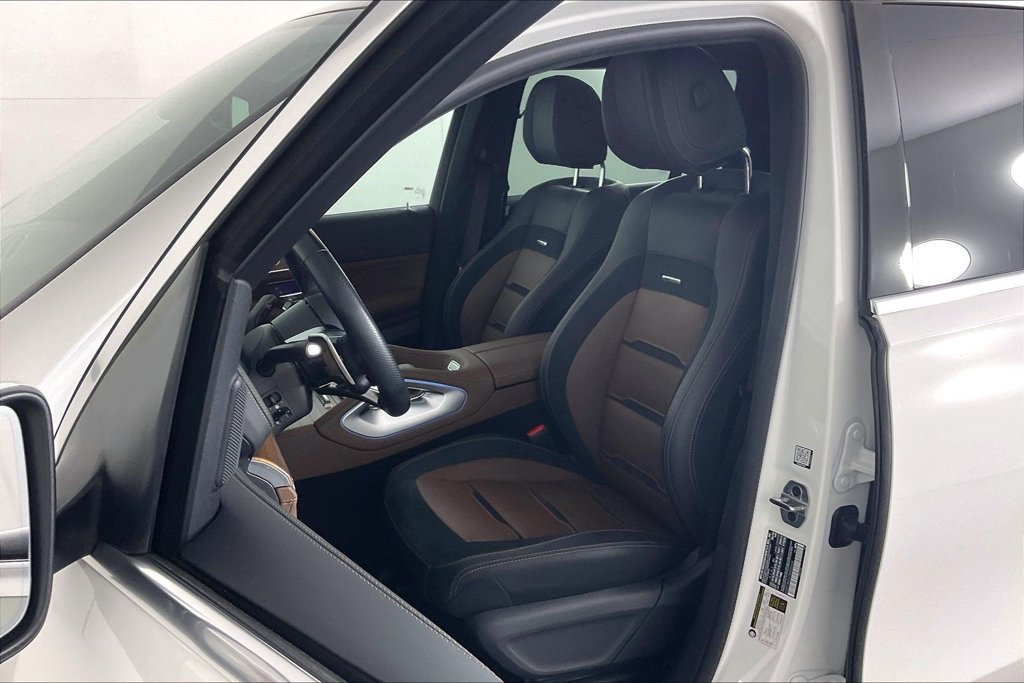 Certified 2025 Mercedes-Benz GLS 63 AMG 4MATIC image 17
