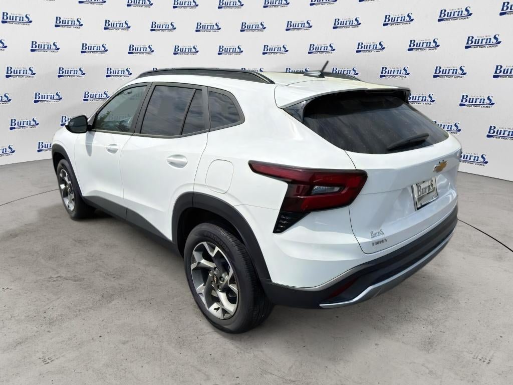 Used 2025 Chevrolet Trax LT w/ LT Convenience Package FWD image 5
