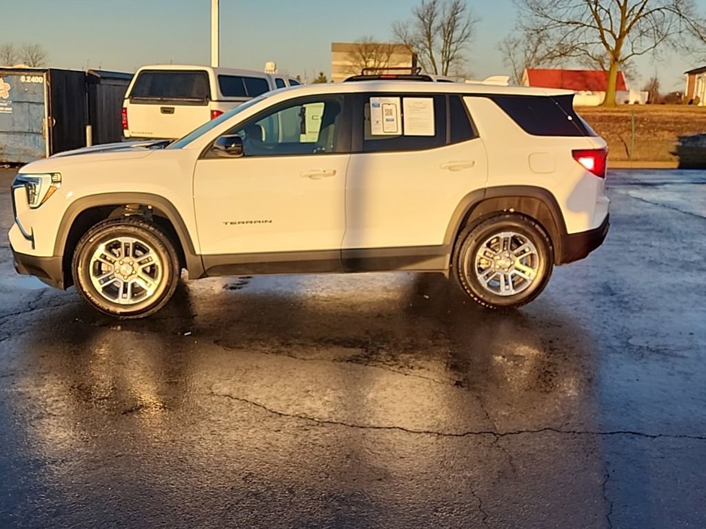Used 2025 GMC Terrain Elevation image 4