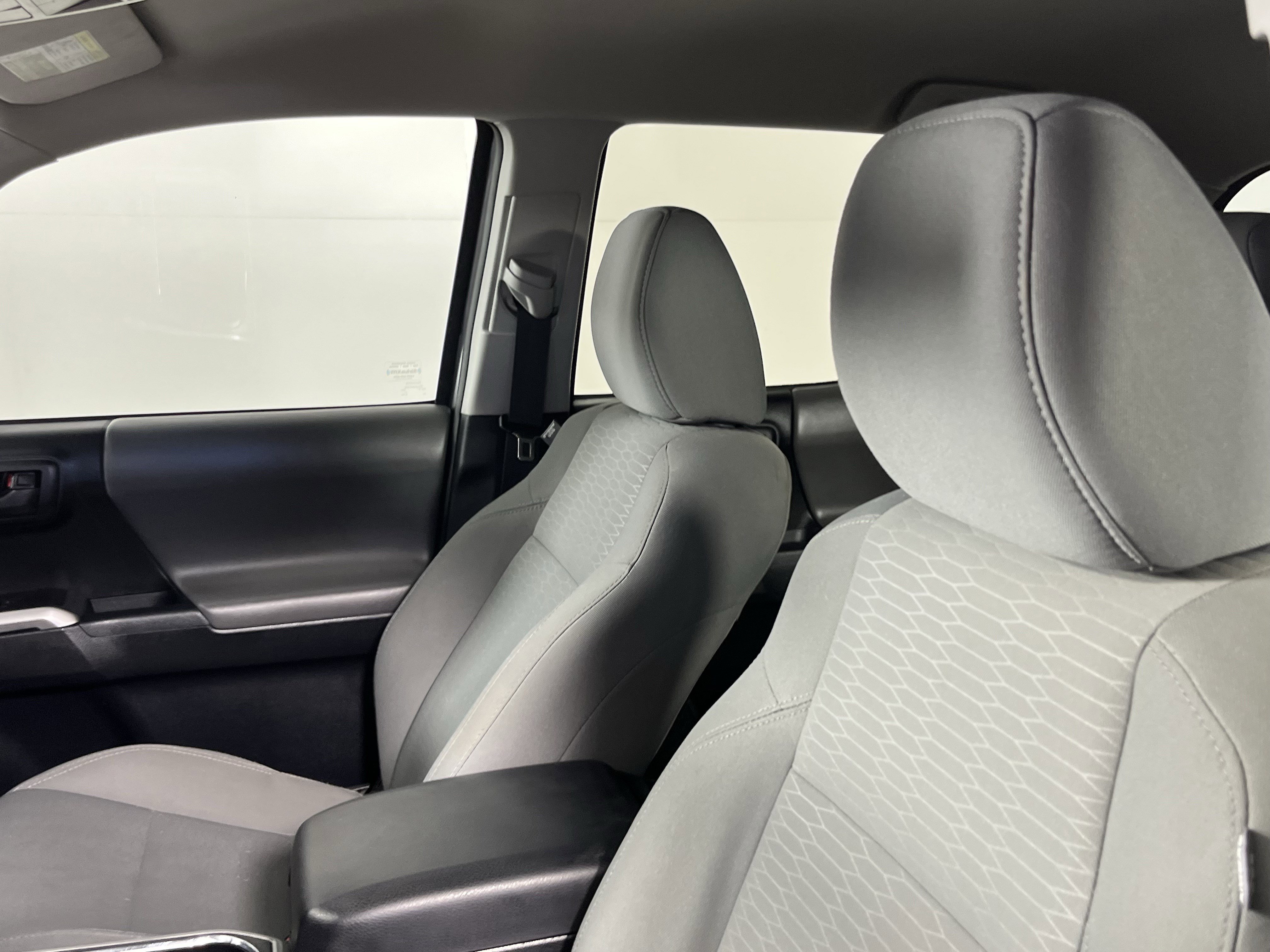 Used 2018 Toyota Tacoma SR5 image 16