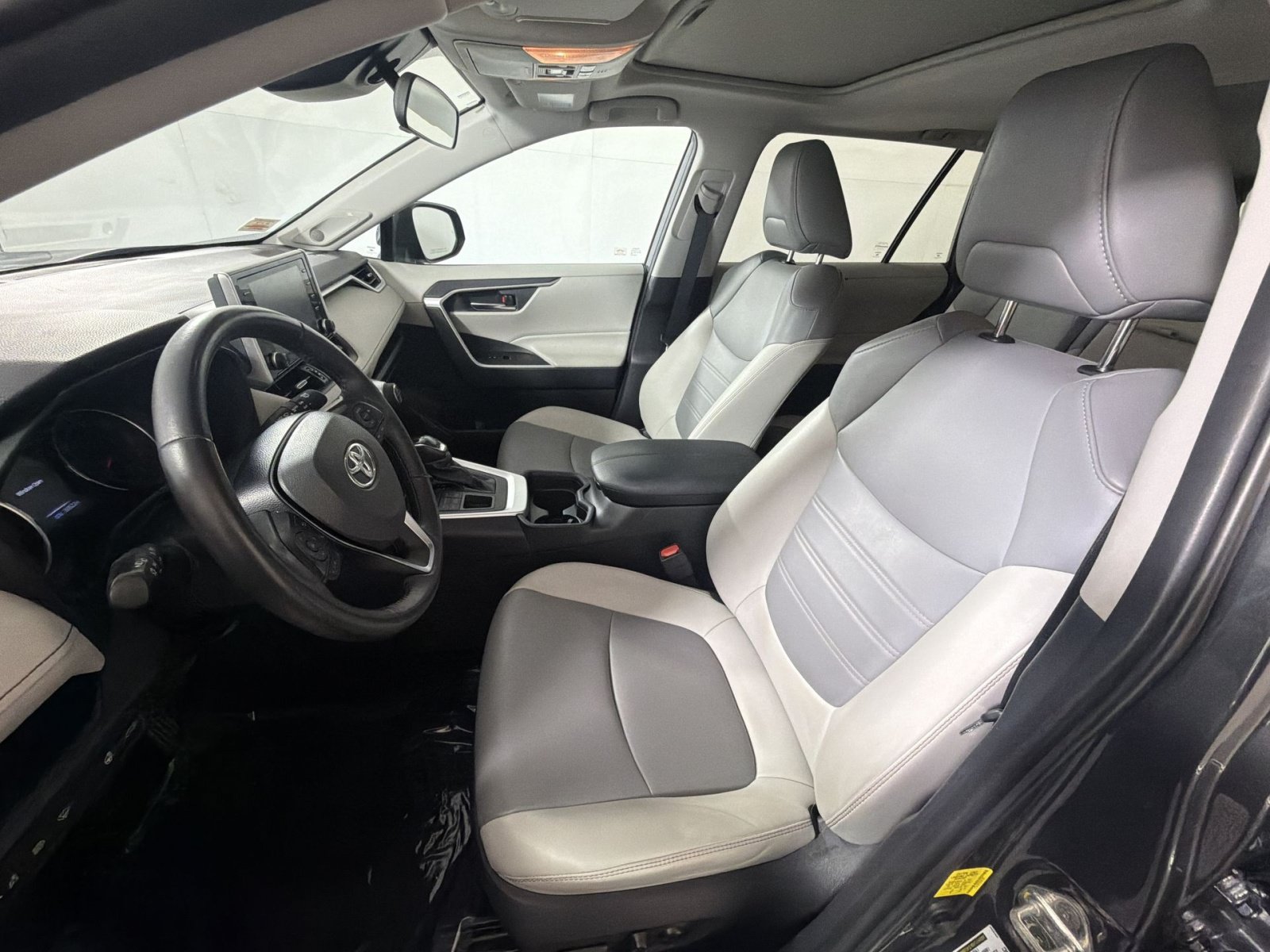 Used 2019 Toyota RAV4 XLE Premium w/ Cold Weather Package AWD/4WD image 13