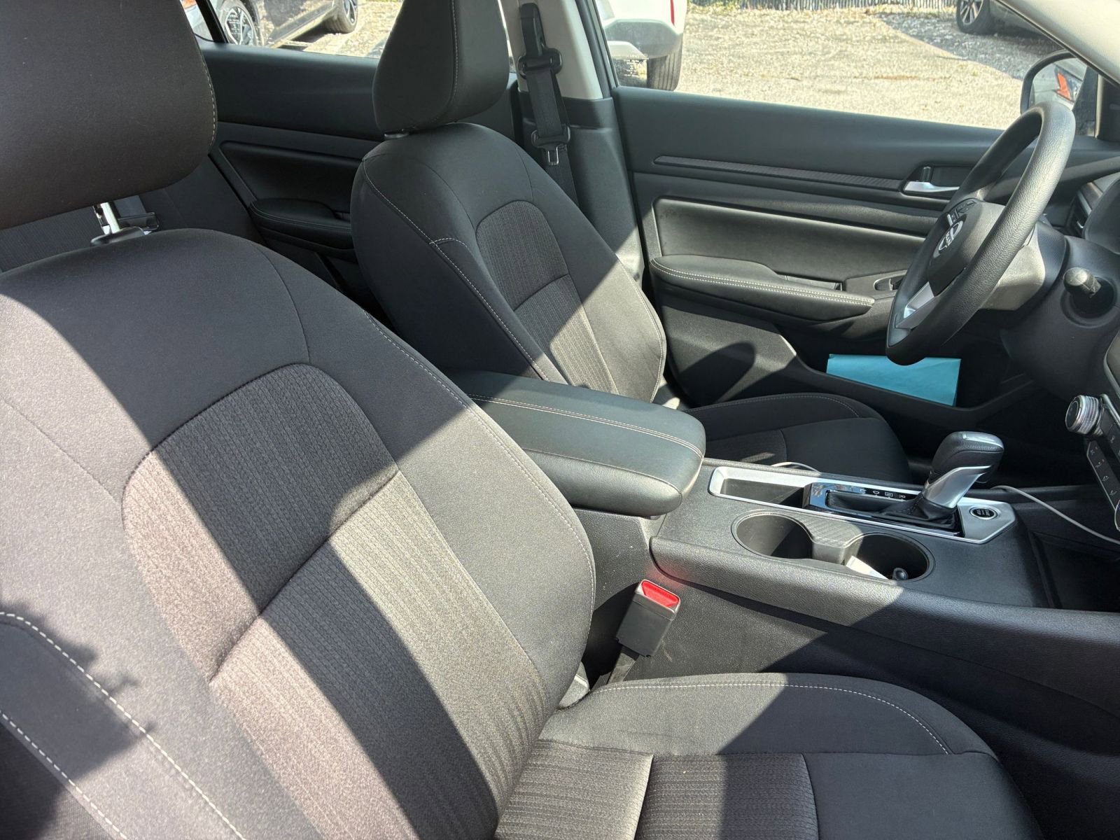 Used 2025 Nissan Altima 2.5 SV FWD image 31