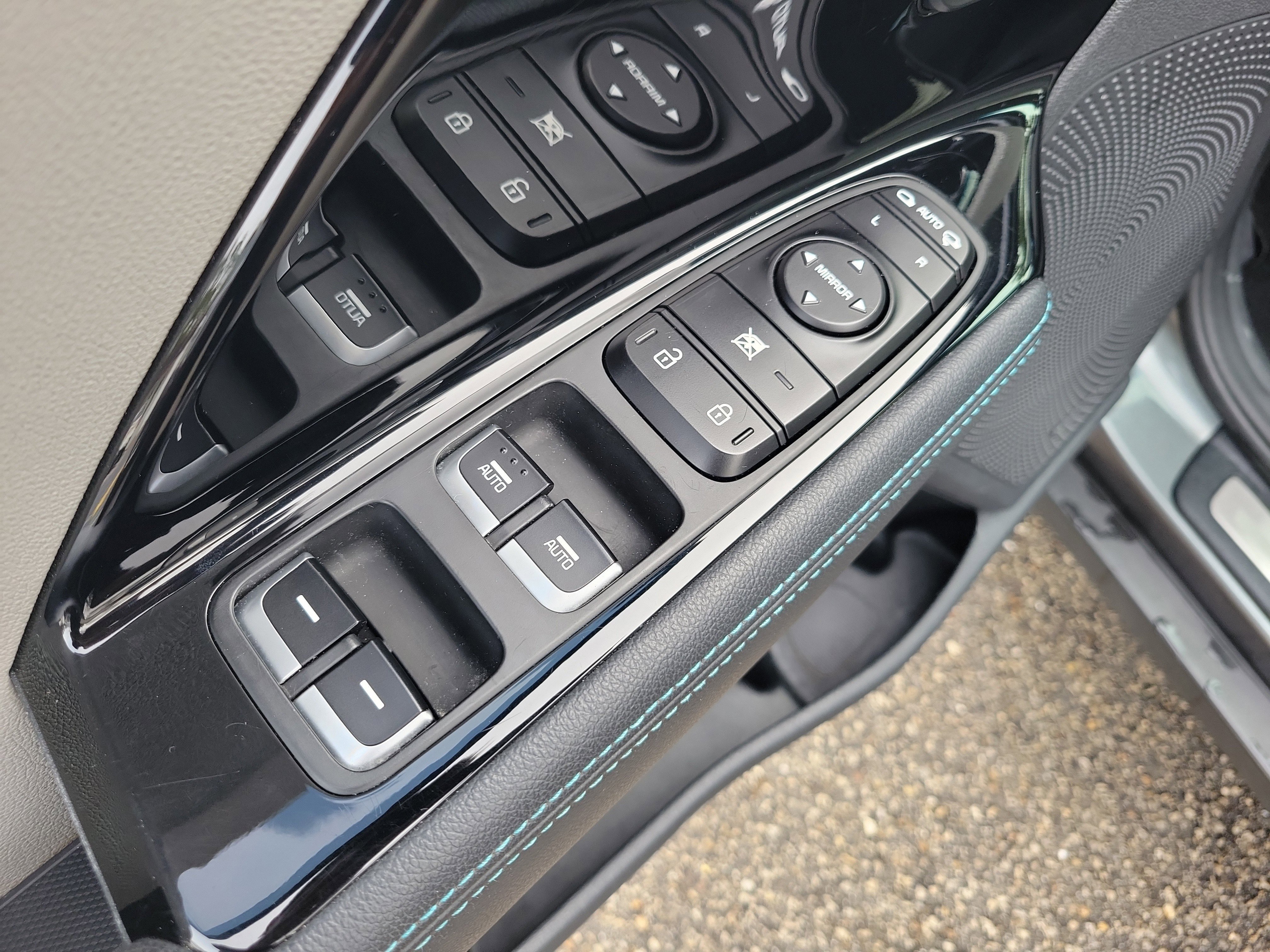 Used 2017 Kia Niro Touring image 21