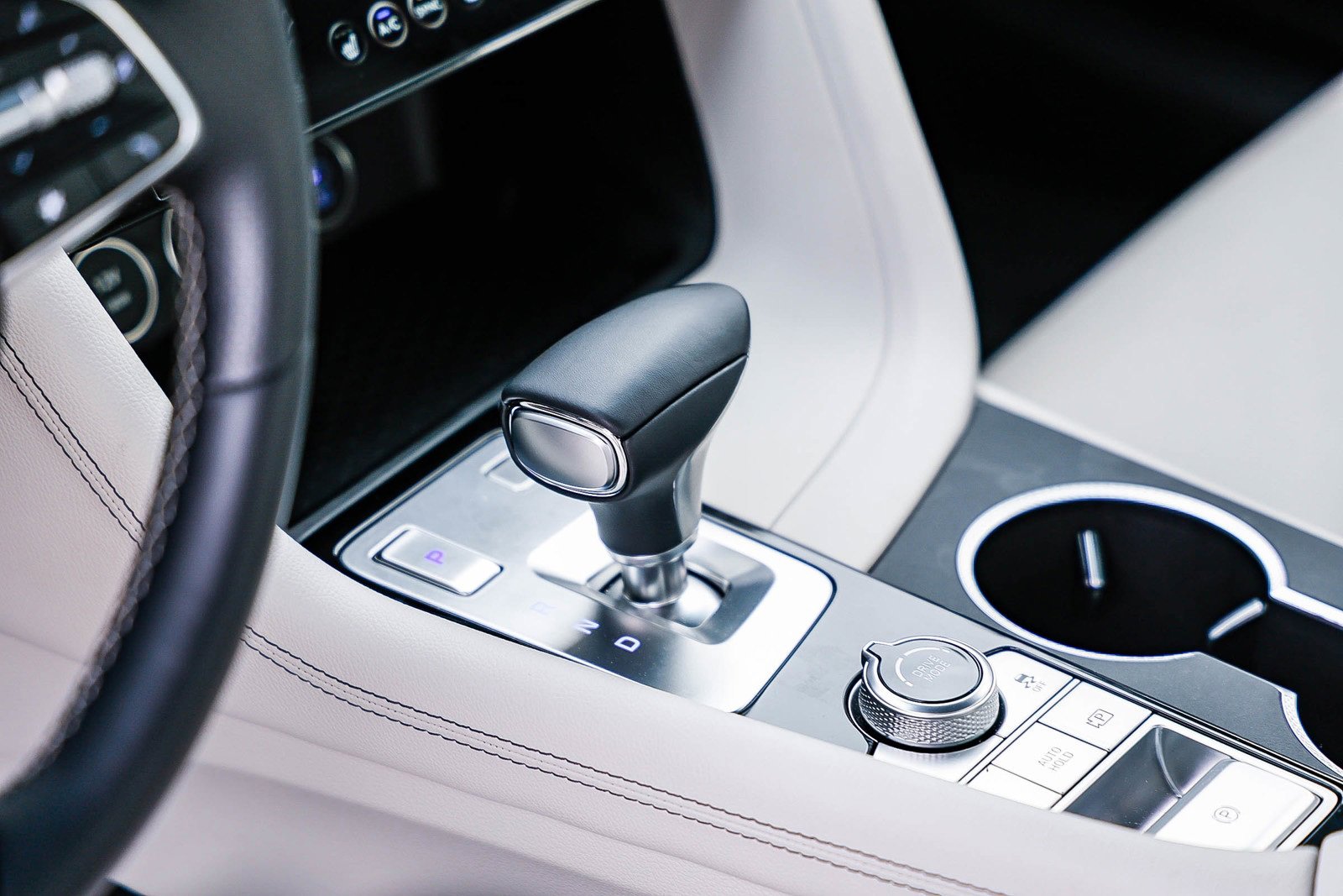 Used 2025 Genesis G70 2.5T image 19