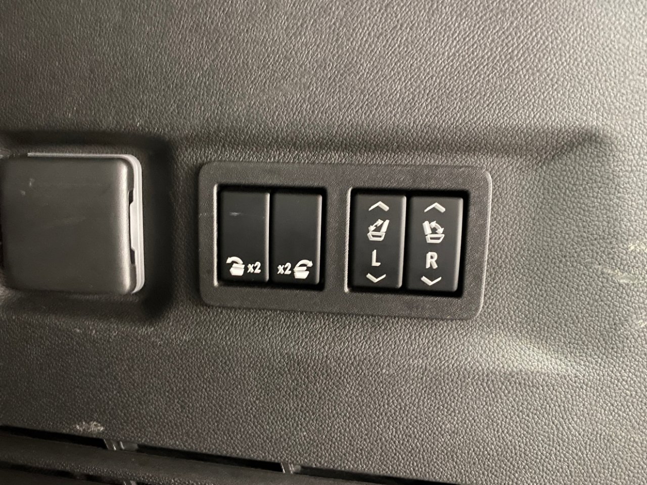 Used 2022 GMC Yukon XL Denali image 27