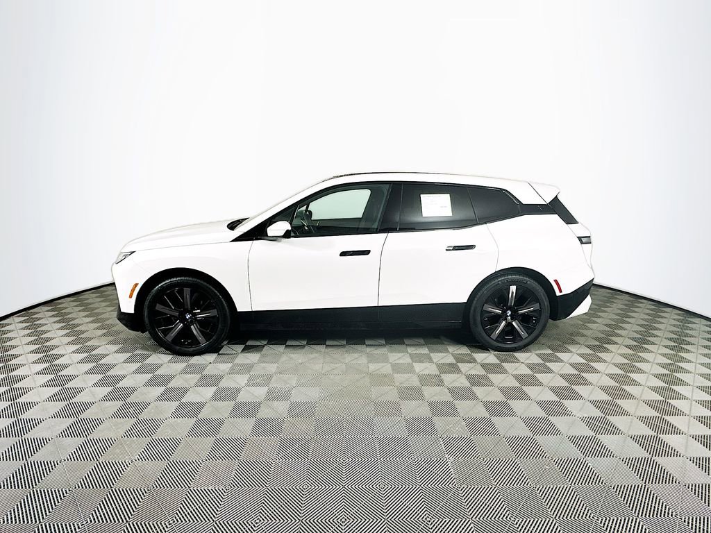 Used 2023 BMW iX xDrive50 w/ Sport Package image 5