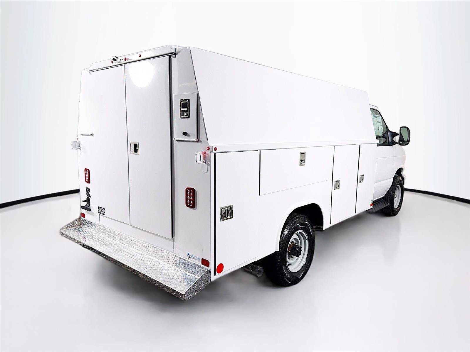 New 2027 Ford E-350 and Econoline 350 Super Duty w/ Power Equipment Group RWD image 11