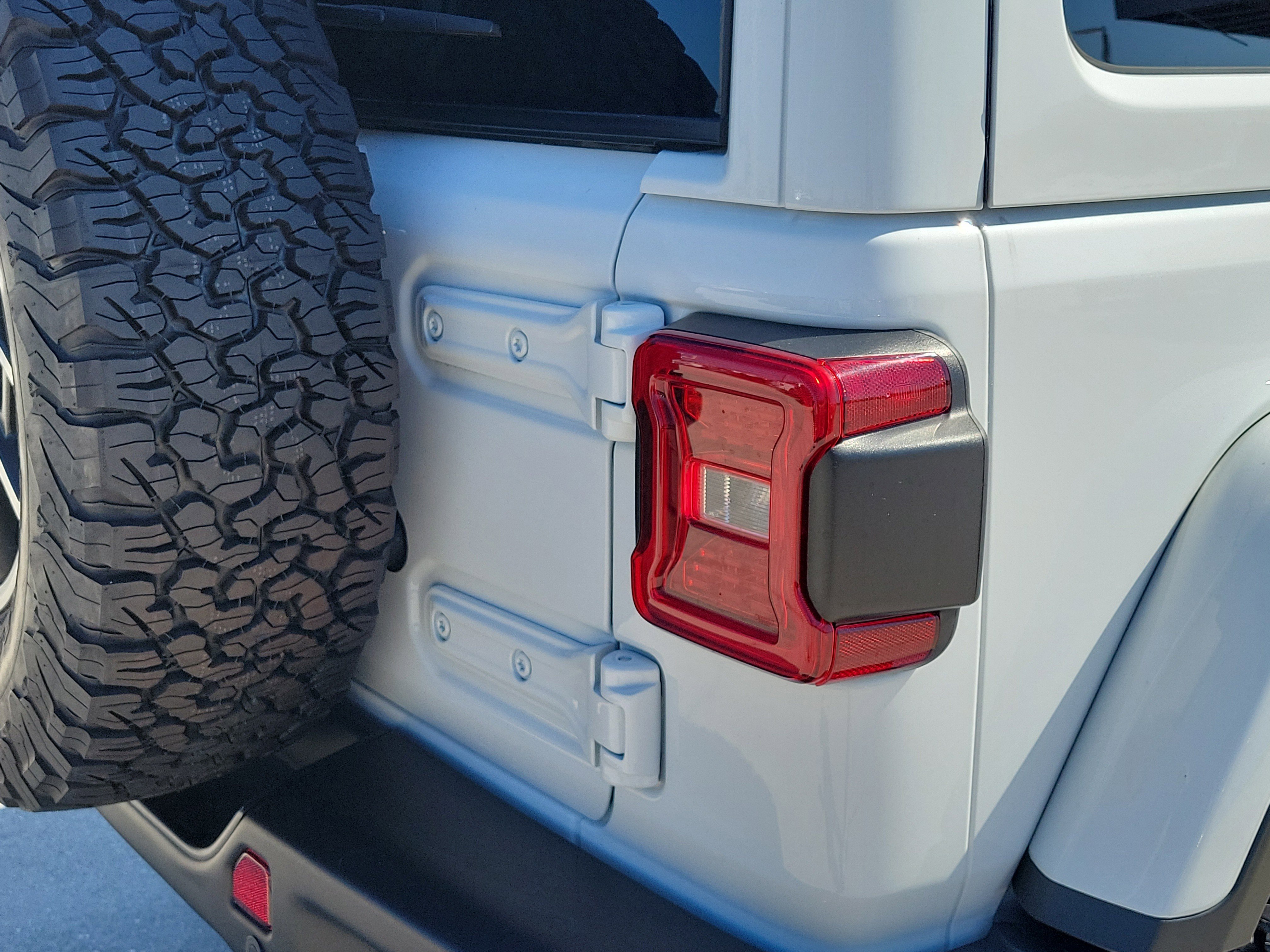 Used 2024 Jeep Wrangler Unlimited Rubicon AWD/4WD image 11