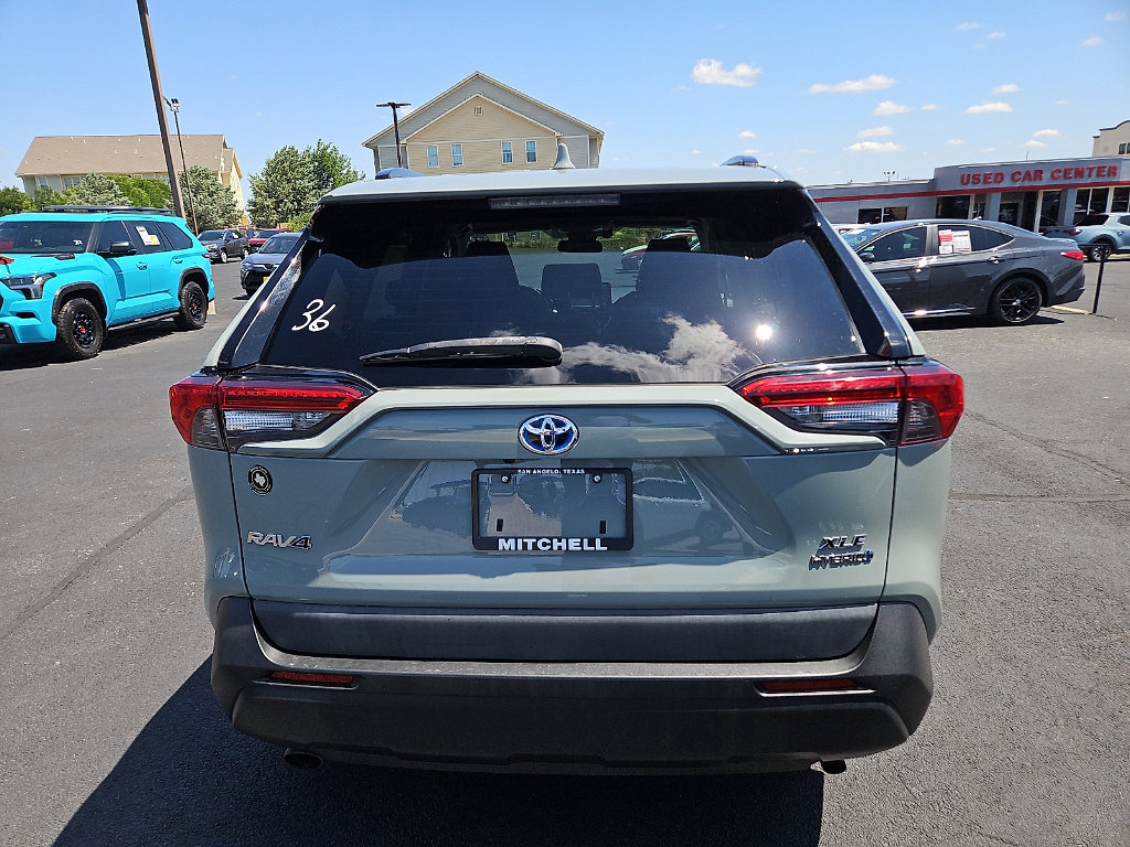 Used 2020 Toyota RAV4 XLE w/ Convenience Package AWD/4WD image 4