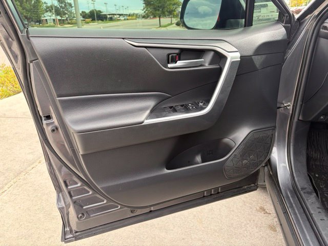 Used 2021 Toyota RAV4 XLE w/ Convenience Package AWD/4WD image 14
