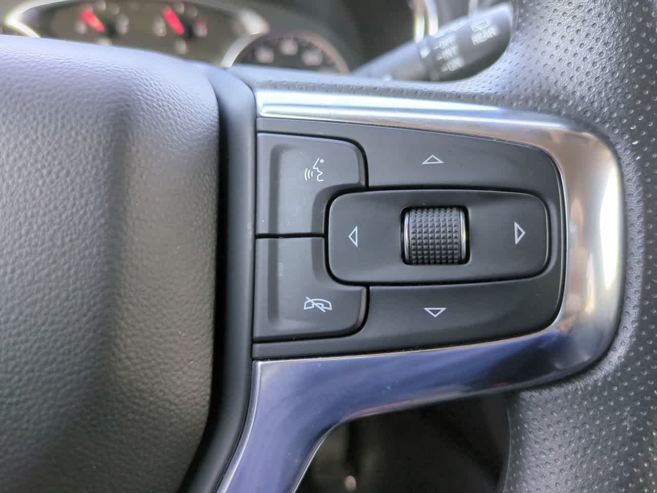 Used 2025 Chevrolet Blazer LT FWD image 24