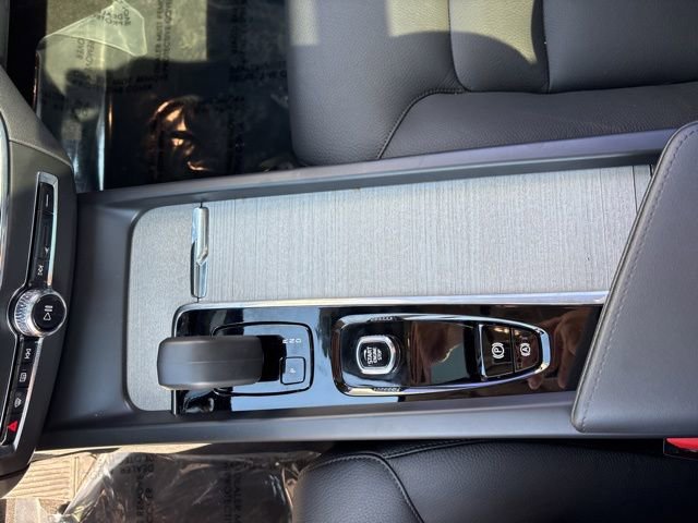 Used 2025 Volvo XC60 B5 Plus AWD/4WD image 21