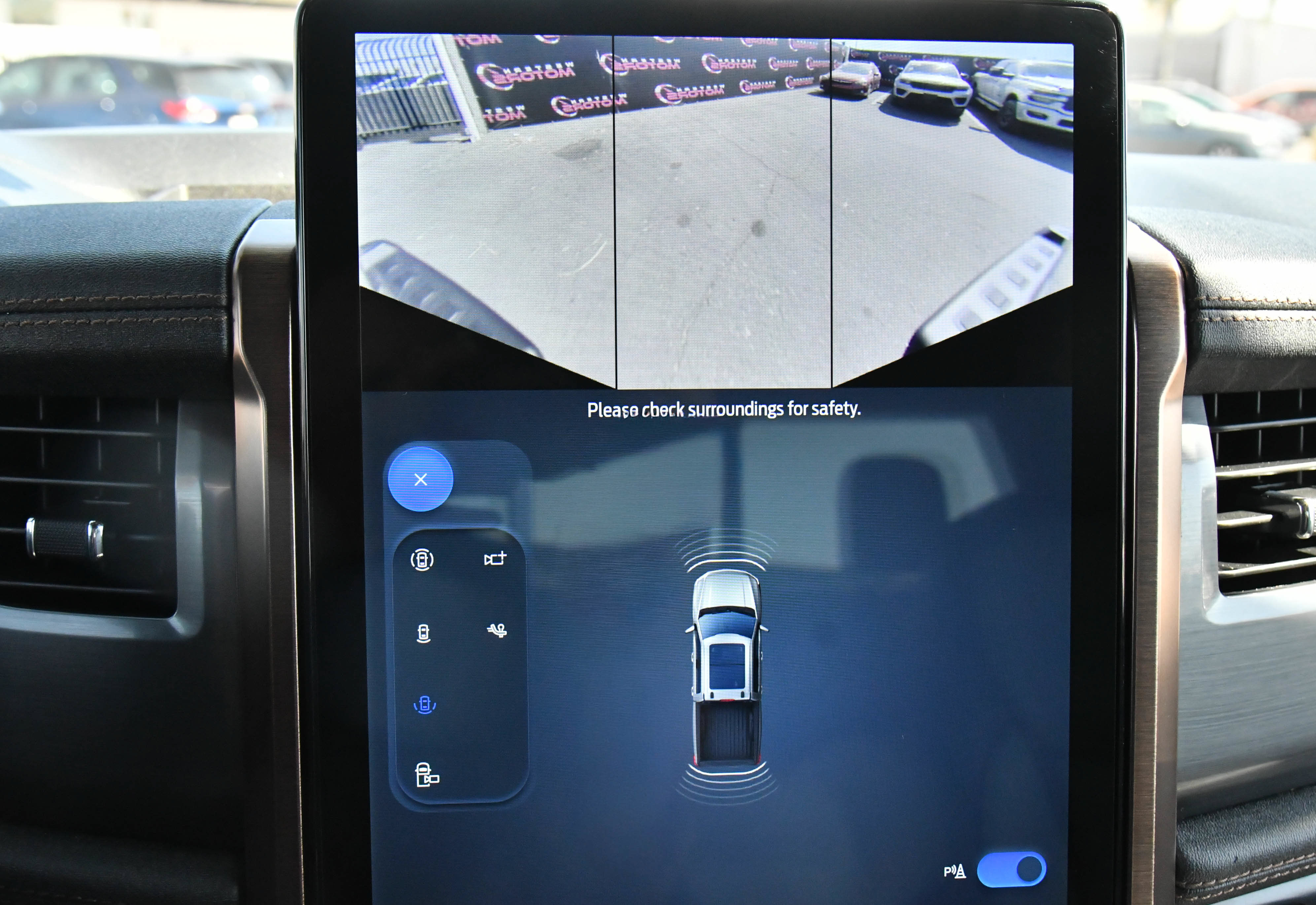 Used 2022 Ford F150 Lightning Lariat AWD/4WD image 23