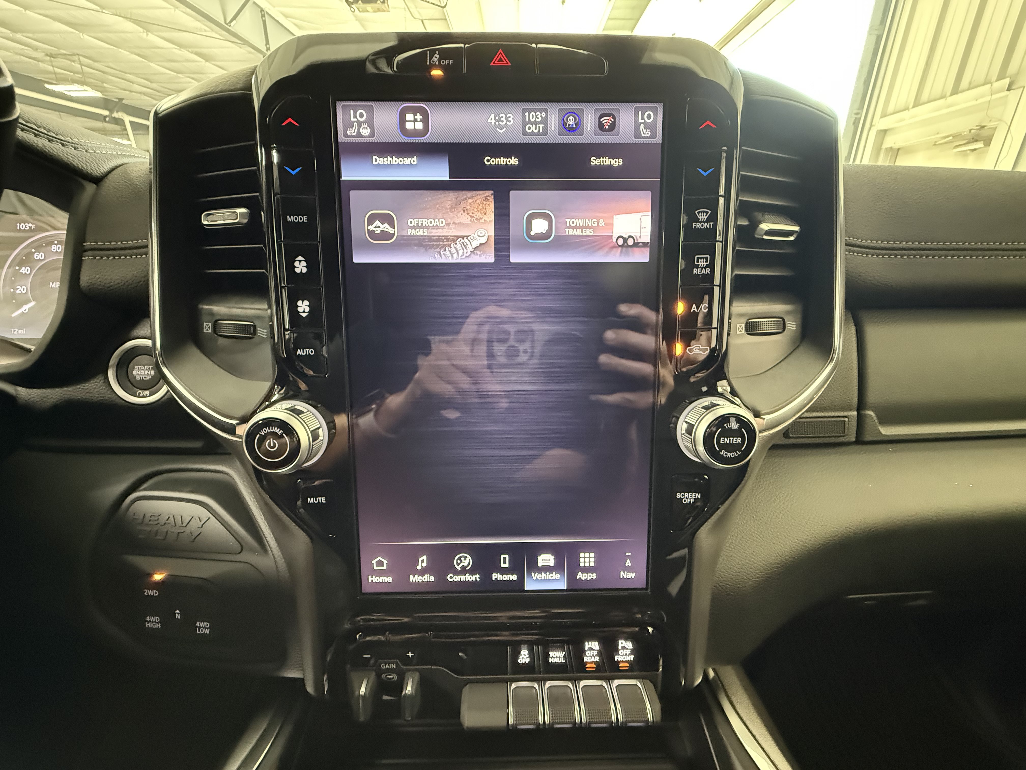 New 2026 RAM 2500 Laramie AWD/4WD image 25