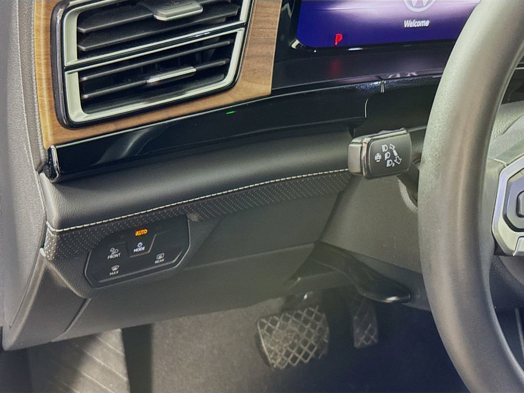 Used 2024 Volkswagen Atlas SE image 11