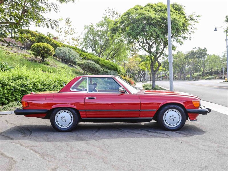 Used 1988 Mercedes-Benz 560 SL image 6
