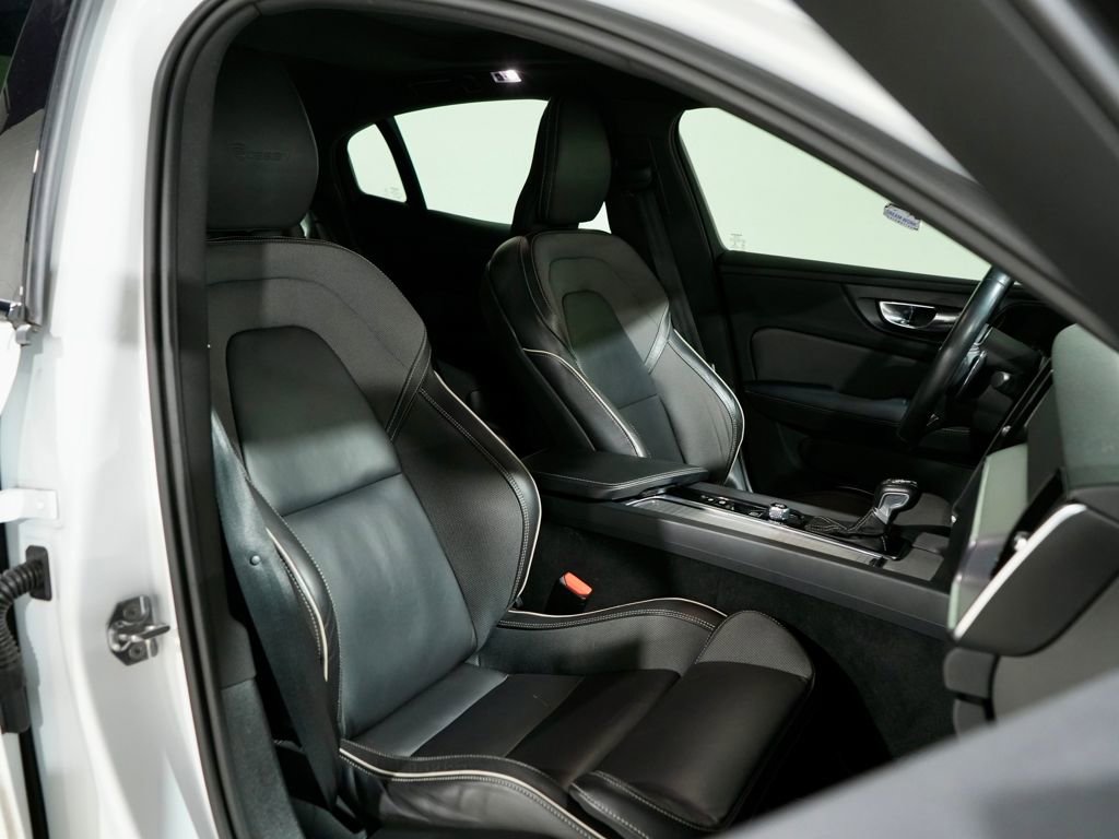 Used 2019 Volvo S60 T6 R-Design image 24