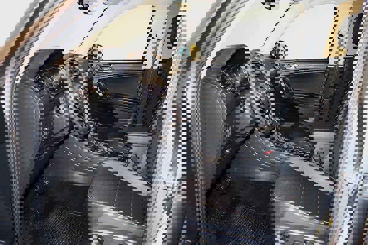 Used 2021 Volkswagen Tiguan SE w/ Panoramic Sunroof Package image 31