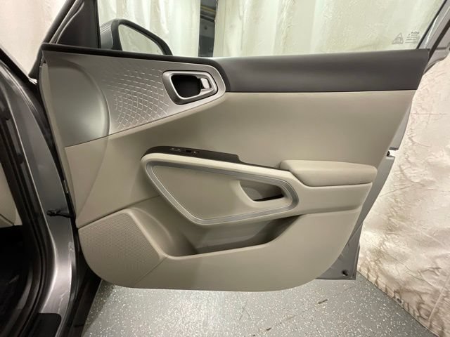 Used 2025 Kia Soul LX w/ LX Technology Package FWD image 22