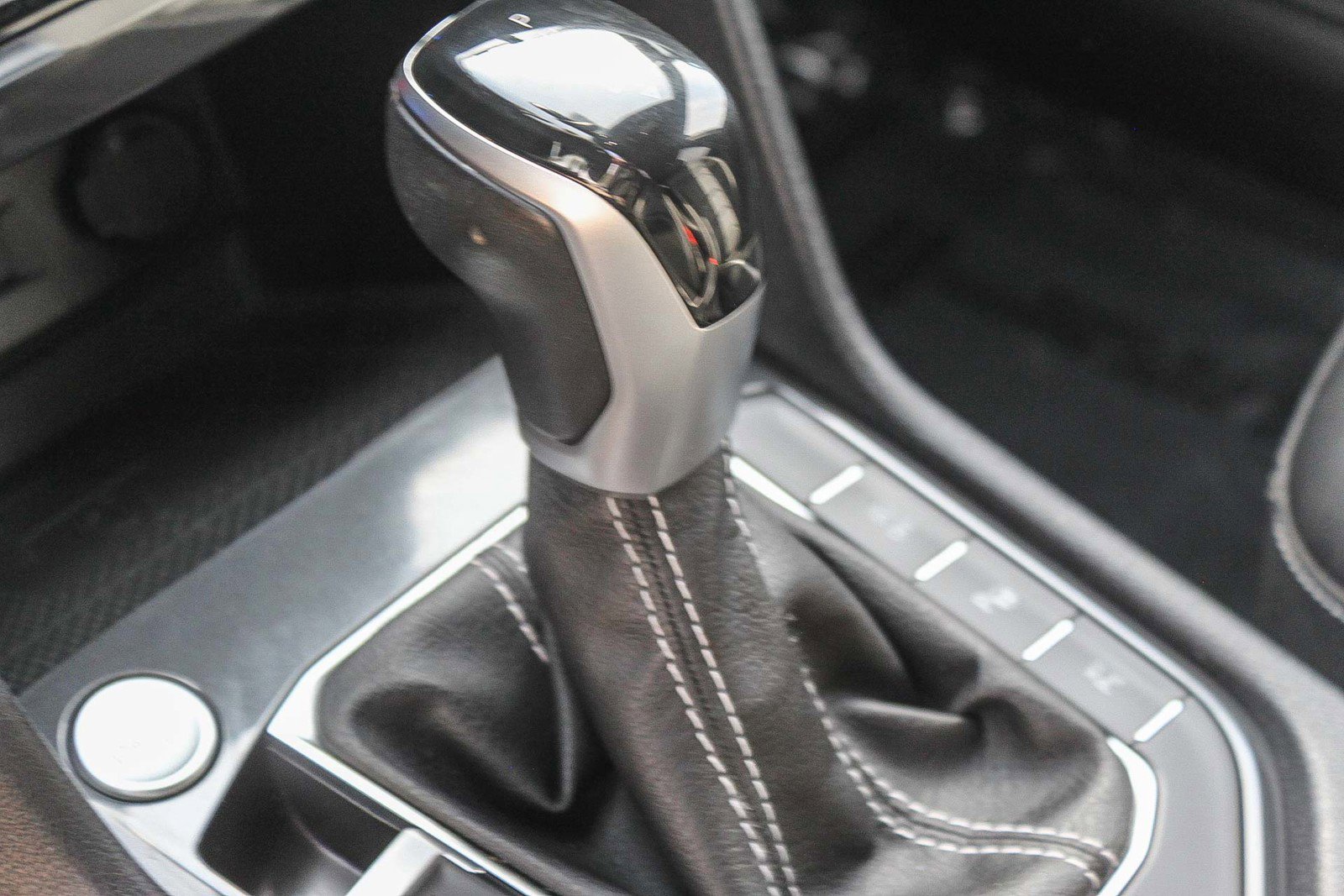 Used 2022 Volkswagen Tiguan SEL R-Line image 19