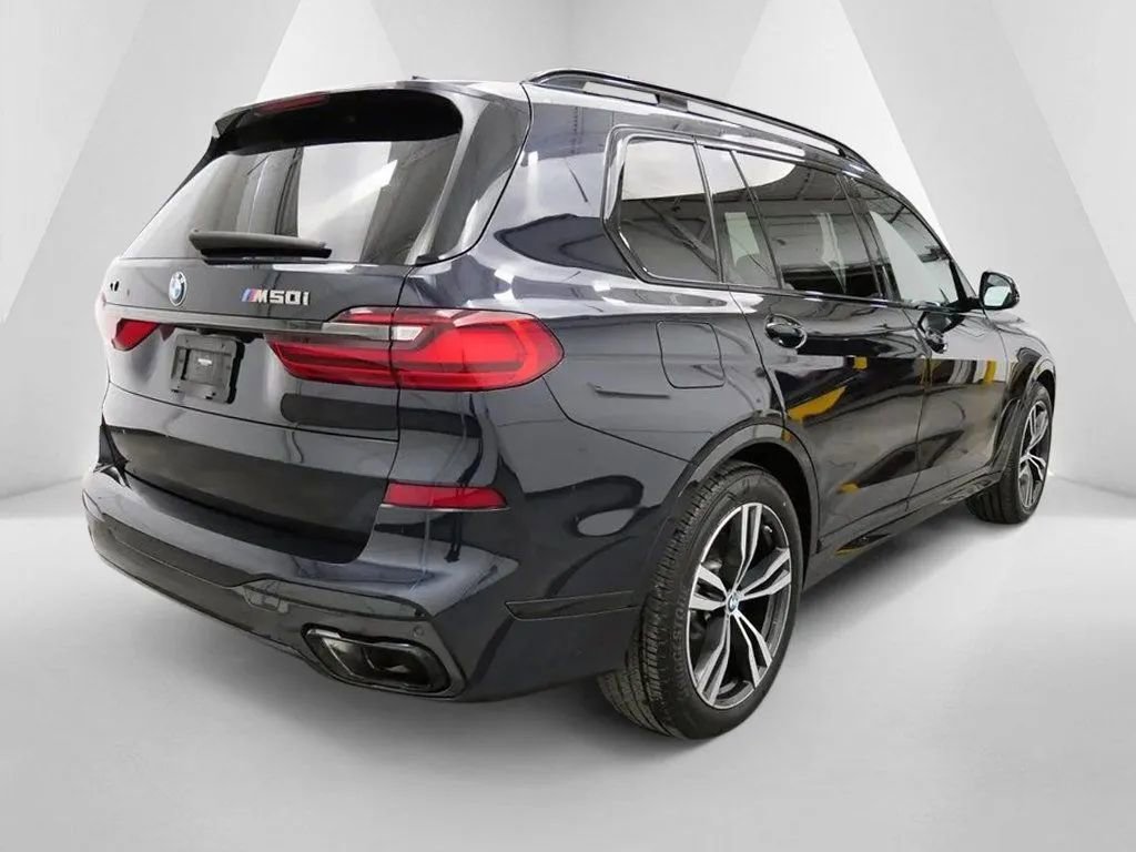 Used 2022 BMW X7 M50i image 7