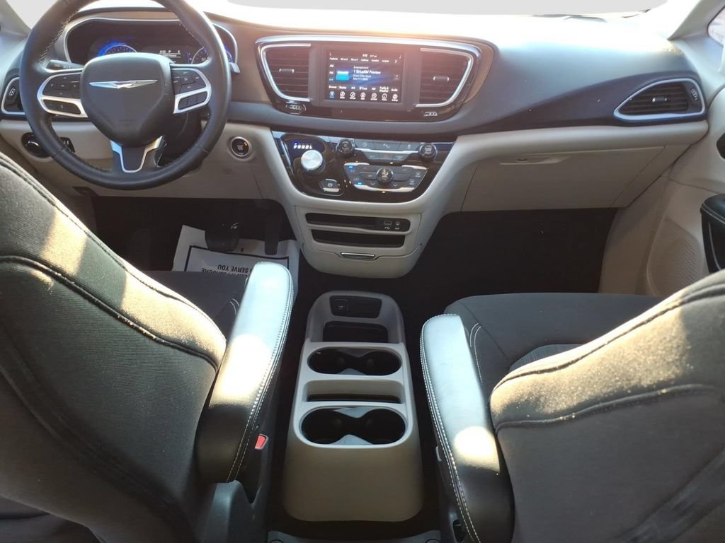 Used 2020 Chrysler Voyager LX w/ Cold Weather Group FWD image 17