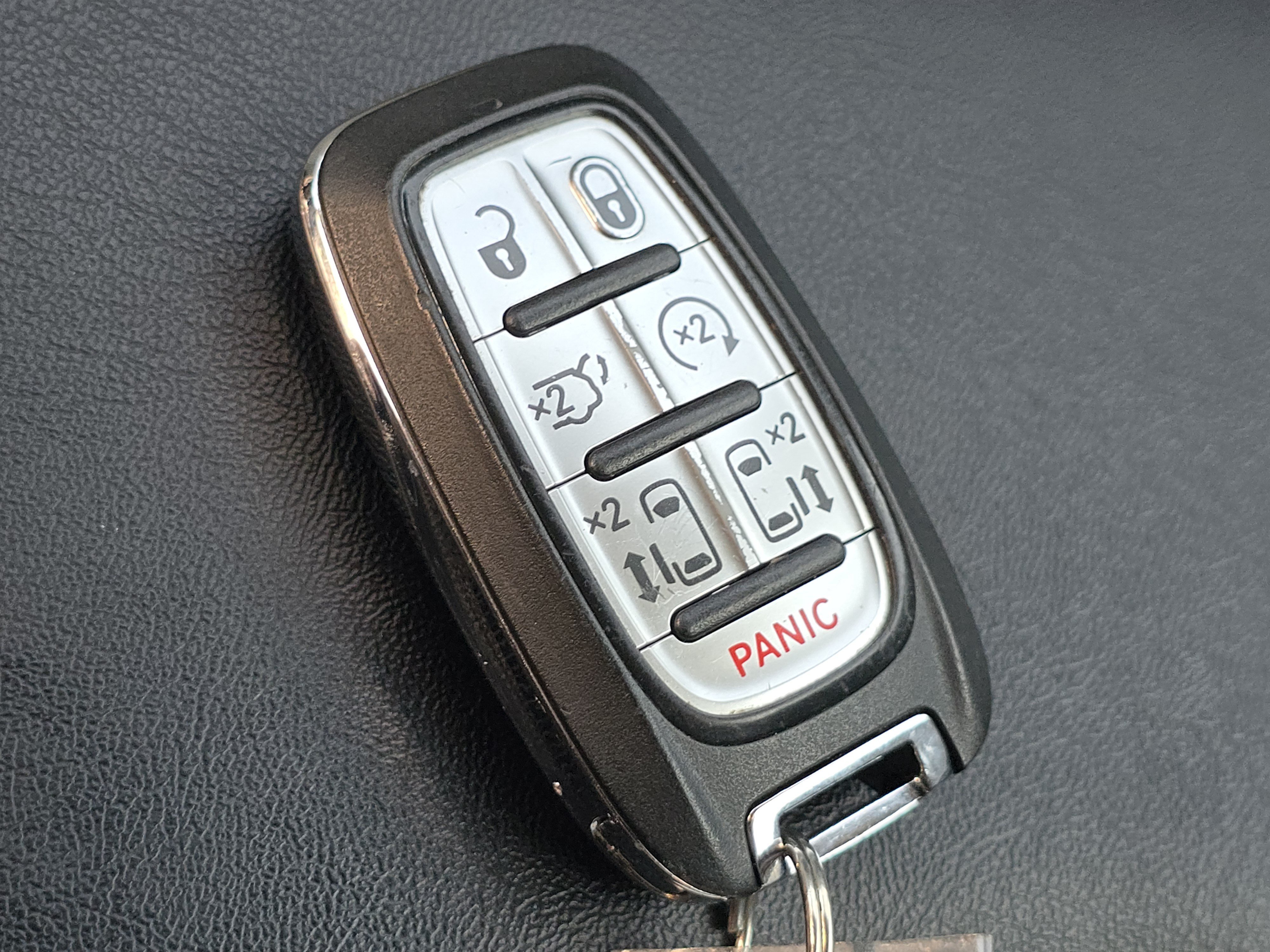 Used 2024 Chrysler Pacifica Touring-L FWD image 27