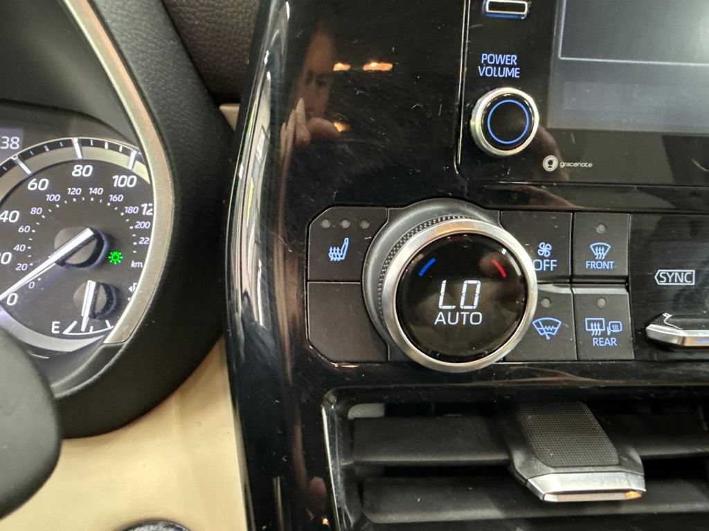 Used 2022 Toyota Highlander XLE AWD/4WD image 35