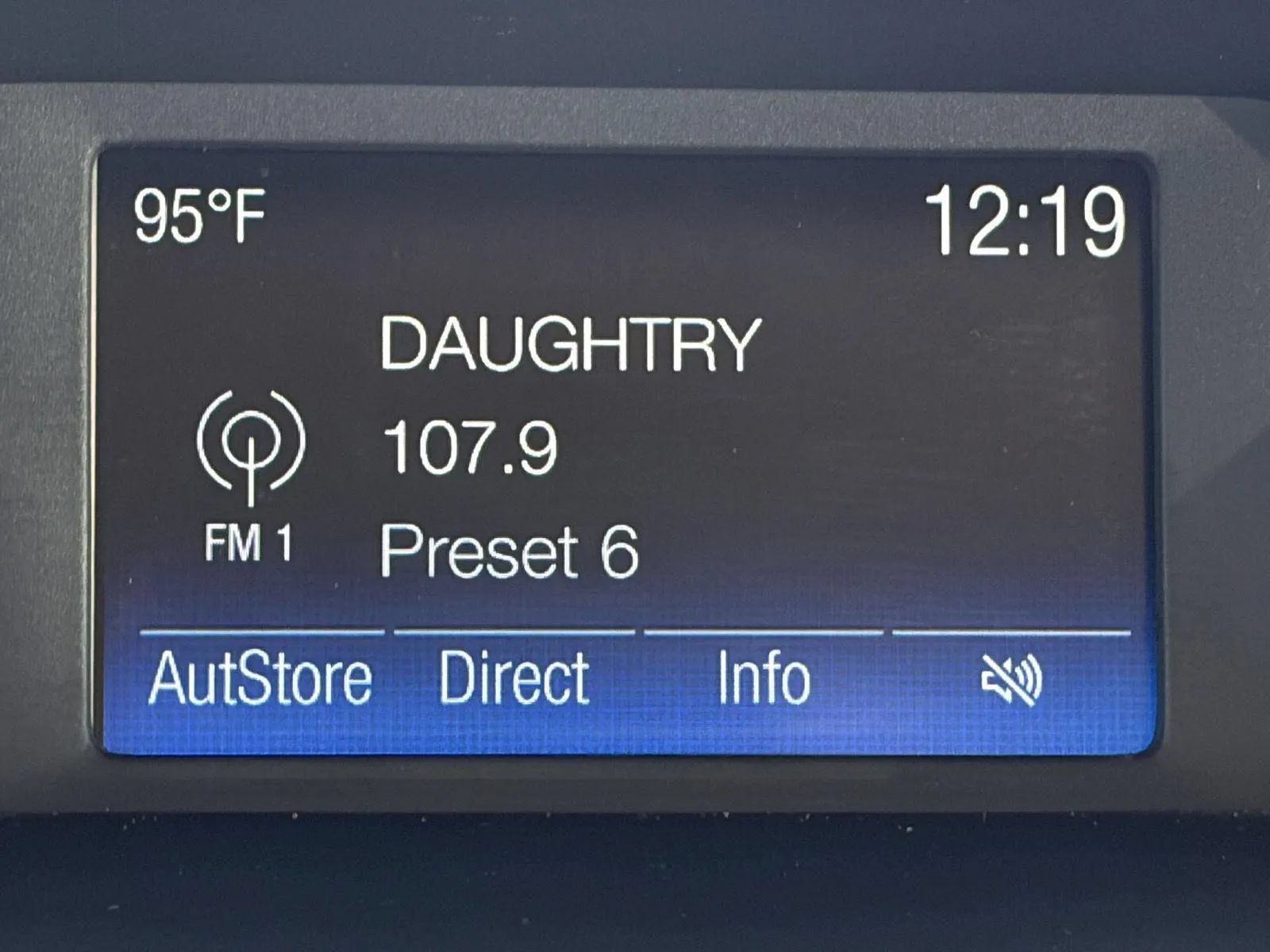 Used 2015 Ford Focus SE w/ SE Cold Weather Package FWD image 18