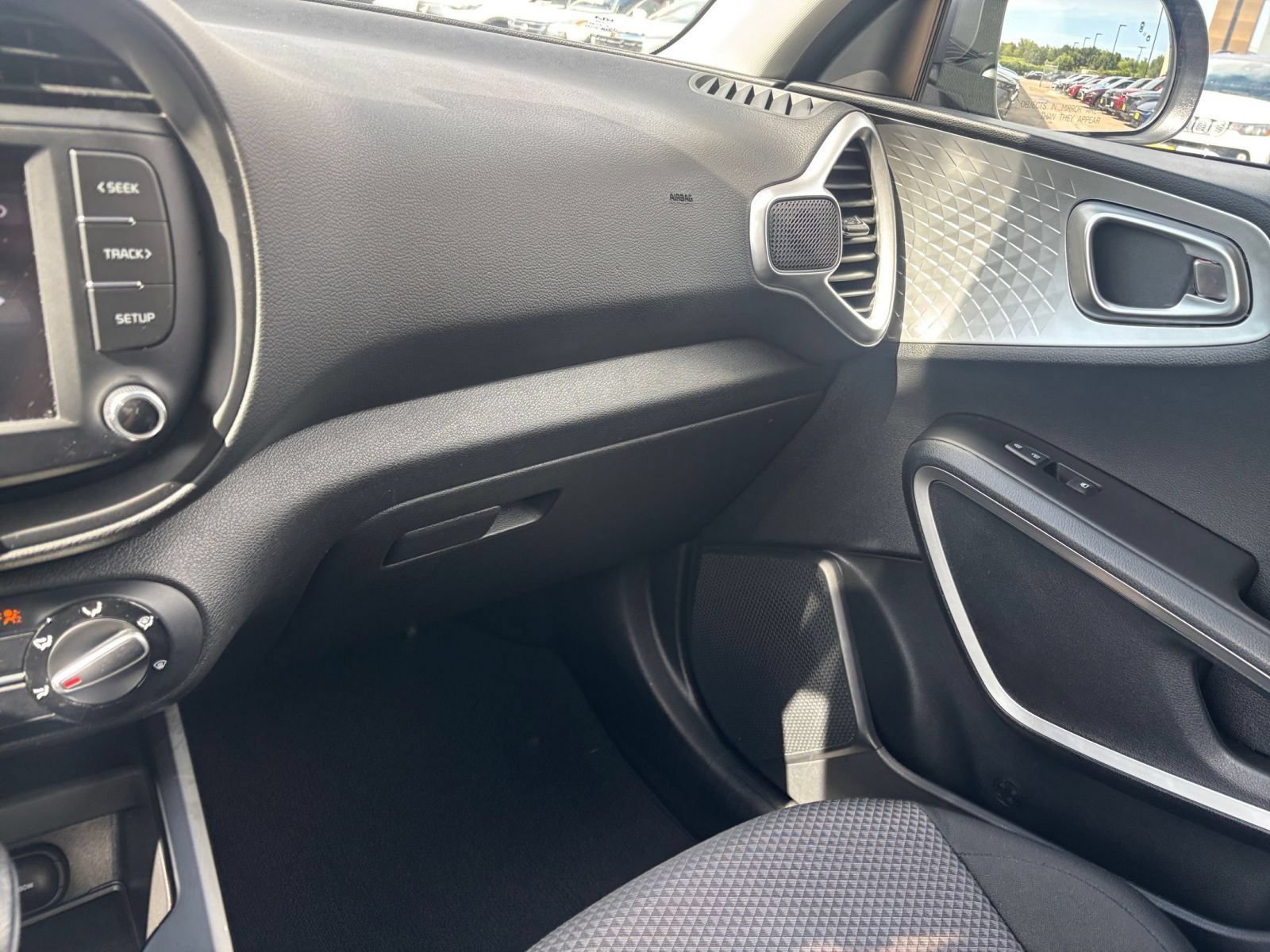 Used 2025 Kia Soul LX w/ LX Technology Package FWD image 33