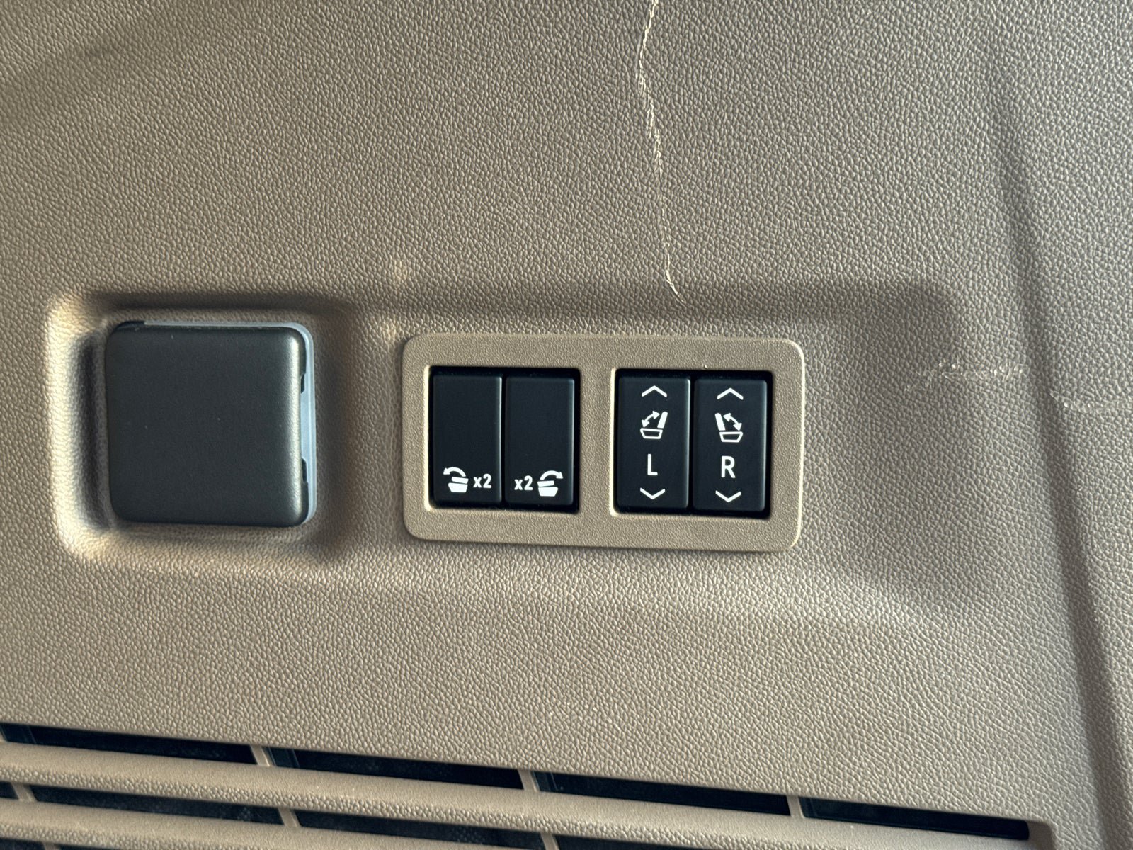 Certified 2023 GMC Yukon XL Denali RWD image 10
