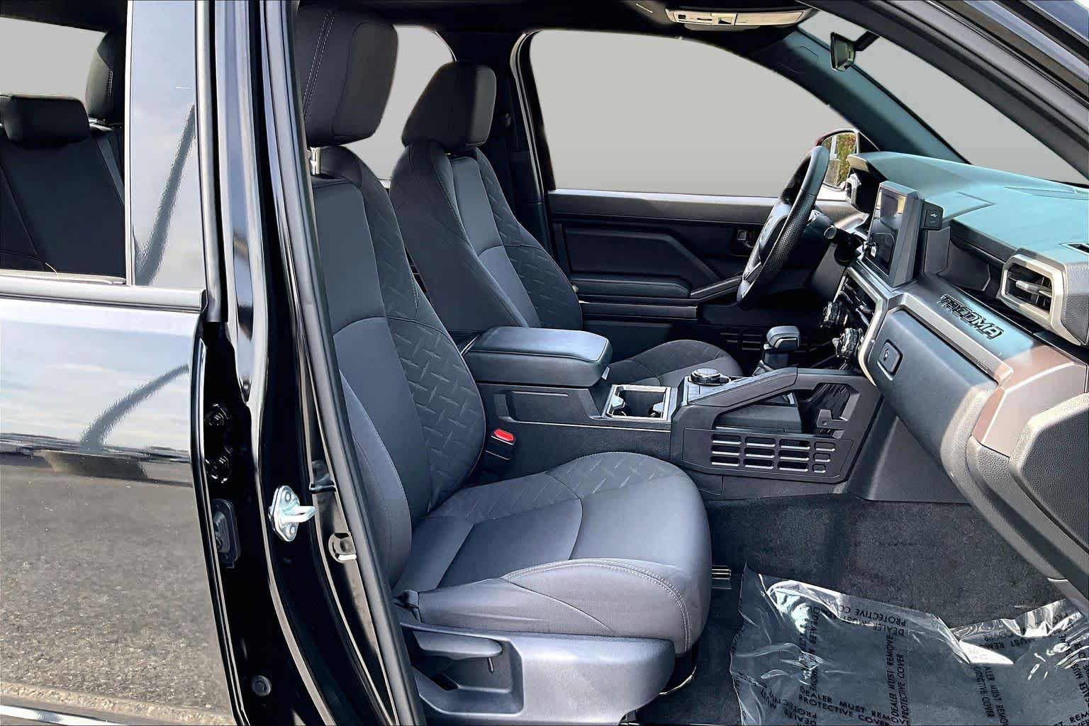 Used 2025 Toyota Tacoma SR5 AWD/4WD image 9