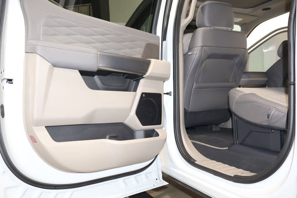 Used 2025 Ford F250 Platinum w/ Platinum Plus Package image 56