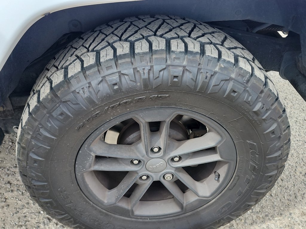 Used 2017 Jeep Wrangler Unlimited Sahara image 11