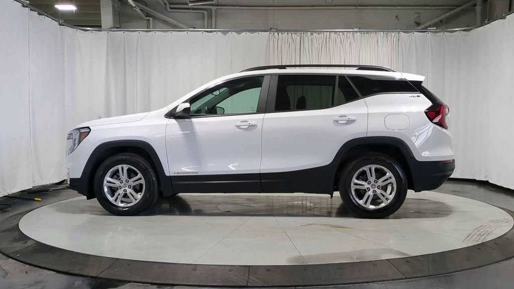 Used 2022 GMC Terrain SLE w/ Driver Convenience Package image 6