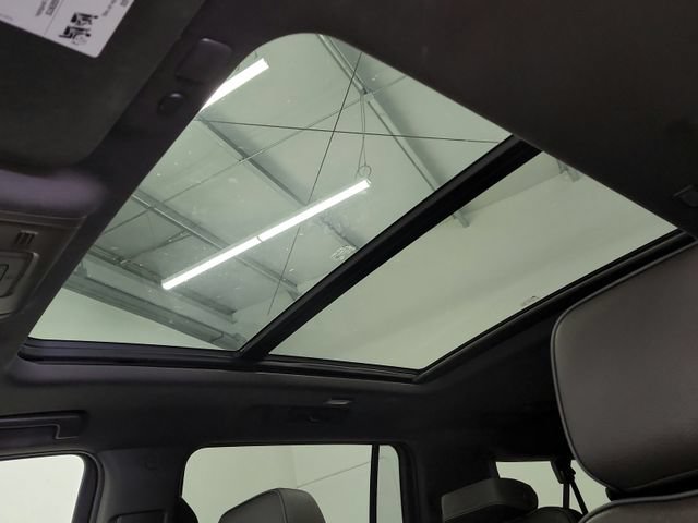 Used 2022 GMC Yukon XL Denali RWD image 19
