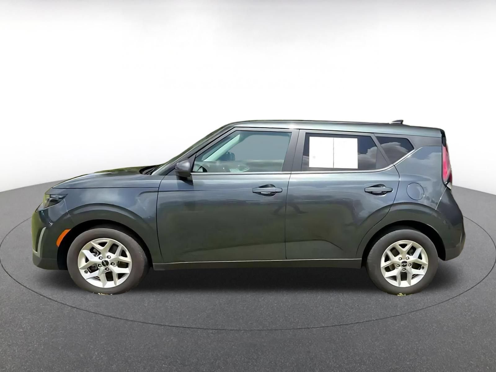 Used 2025 Kia Soul LX w/ LX Technology Package FWD image 8