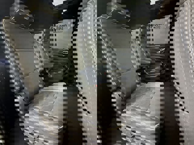 Used 2022 GMC Yukon XL SLT w/ SLT Premium Package image 33