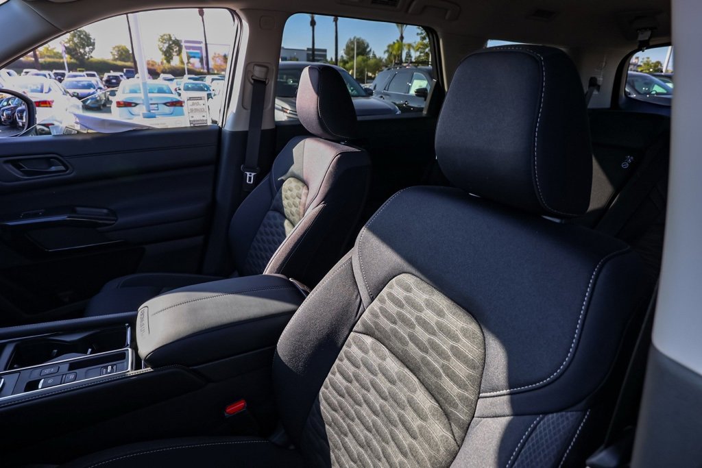 New 2025 Nissan Pathfinder SV image 15