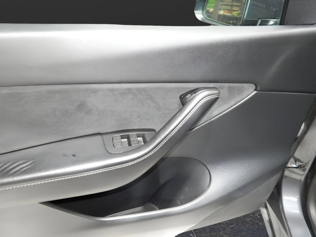Used 2021 Tesla Model Y Performance image 14