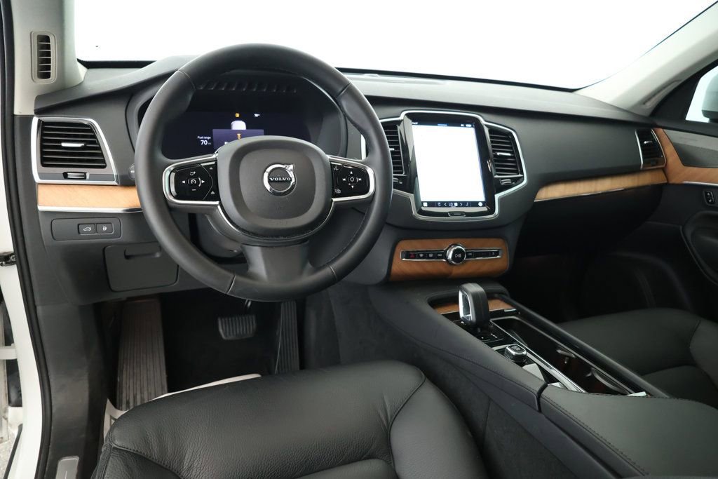 Used 2024 Volvo XC90 T8 Plus w/ Protection Package Premier image 10