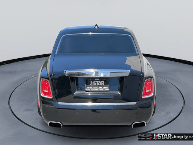 Used 2022 Rolls-Royce Phantom Sedan RWD image 6