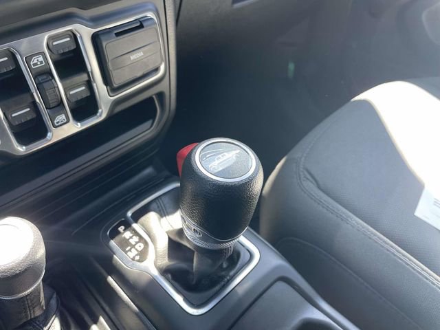 Used 2021 Jeep Gladiator Willys AWD/4WD image 30