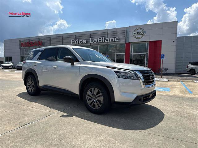 Certified 2025 Nissan Pathfinder S FWD image 1