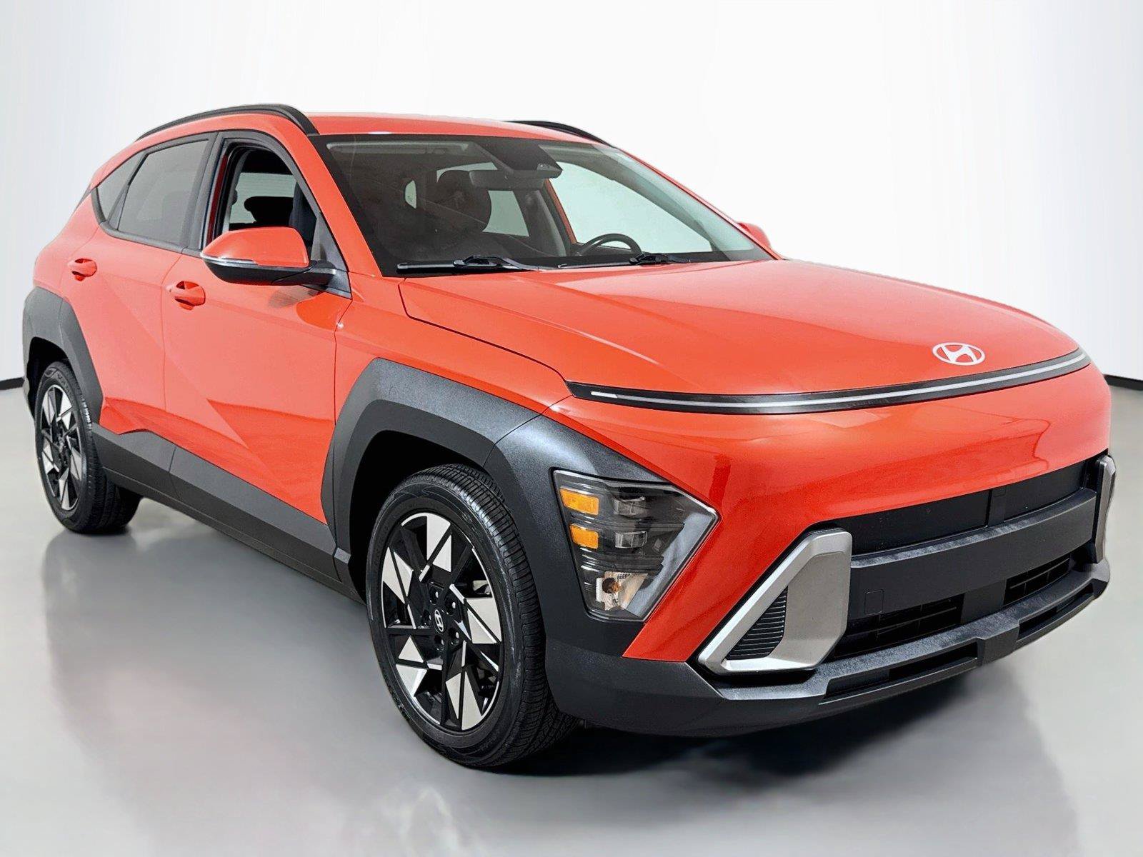 Used 2025 Hyundai Kona SEL FWD image 3