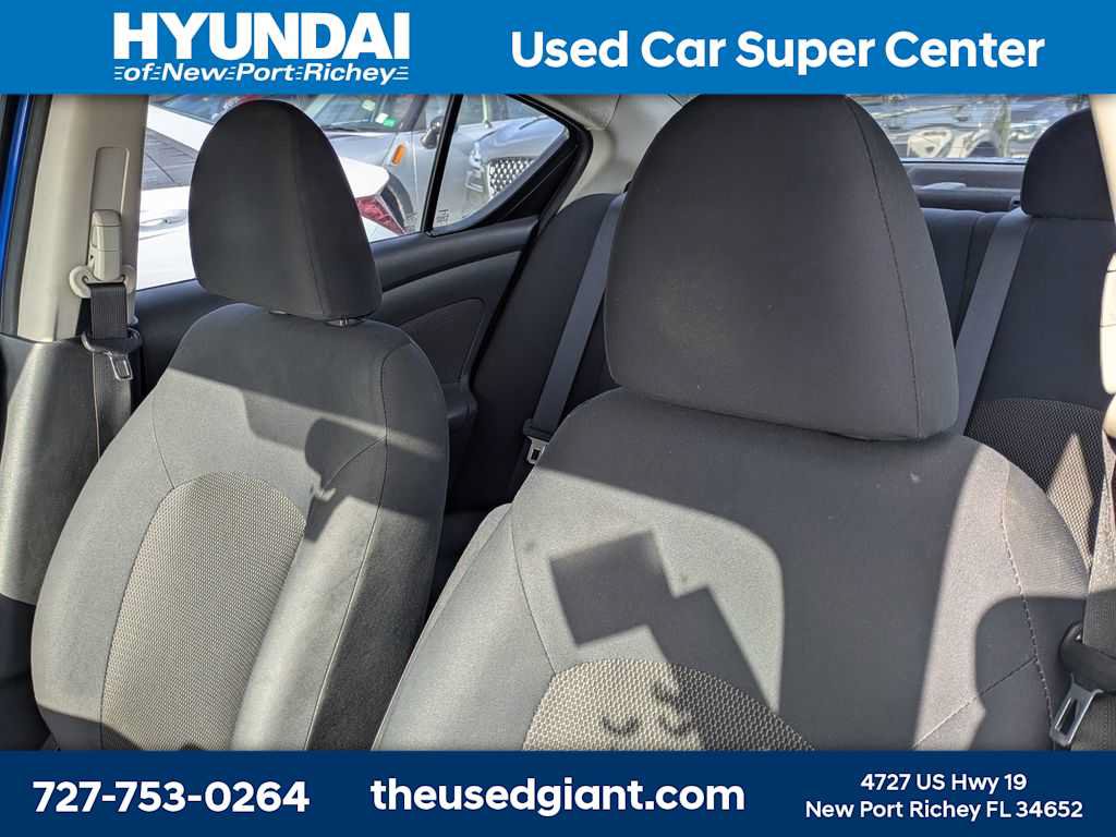 Used 2013 Nissan Versa SV FWD image 3