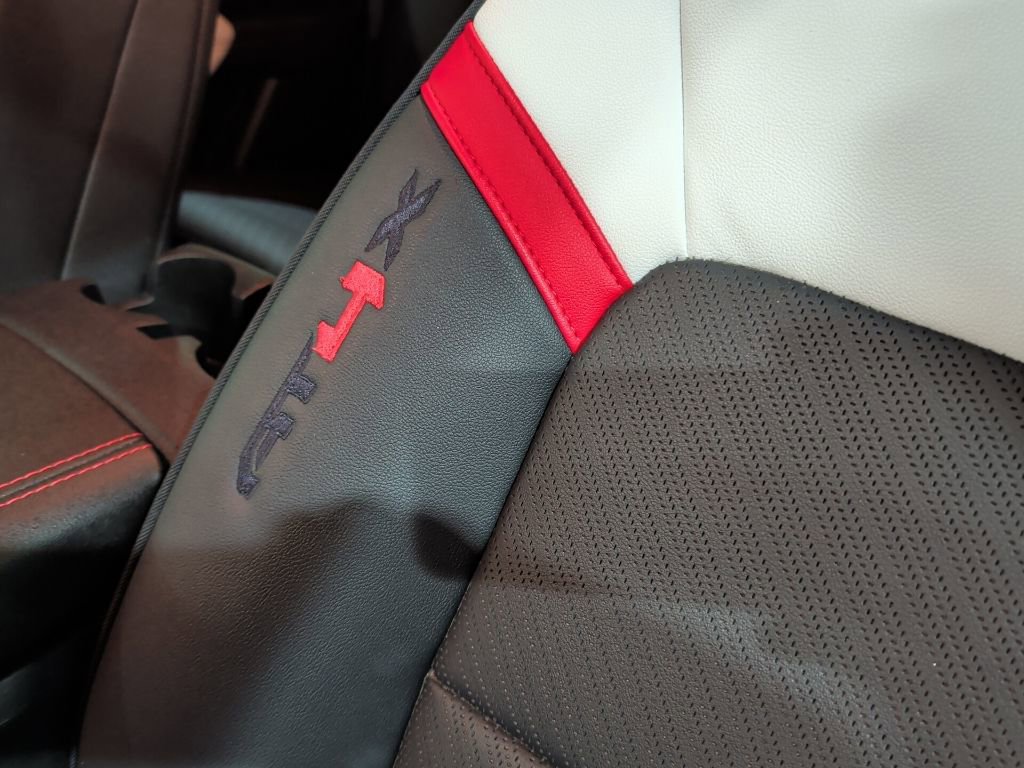 Used 2024 GMC Canyon AT4X image 12