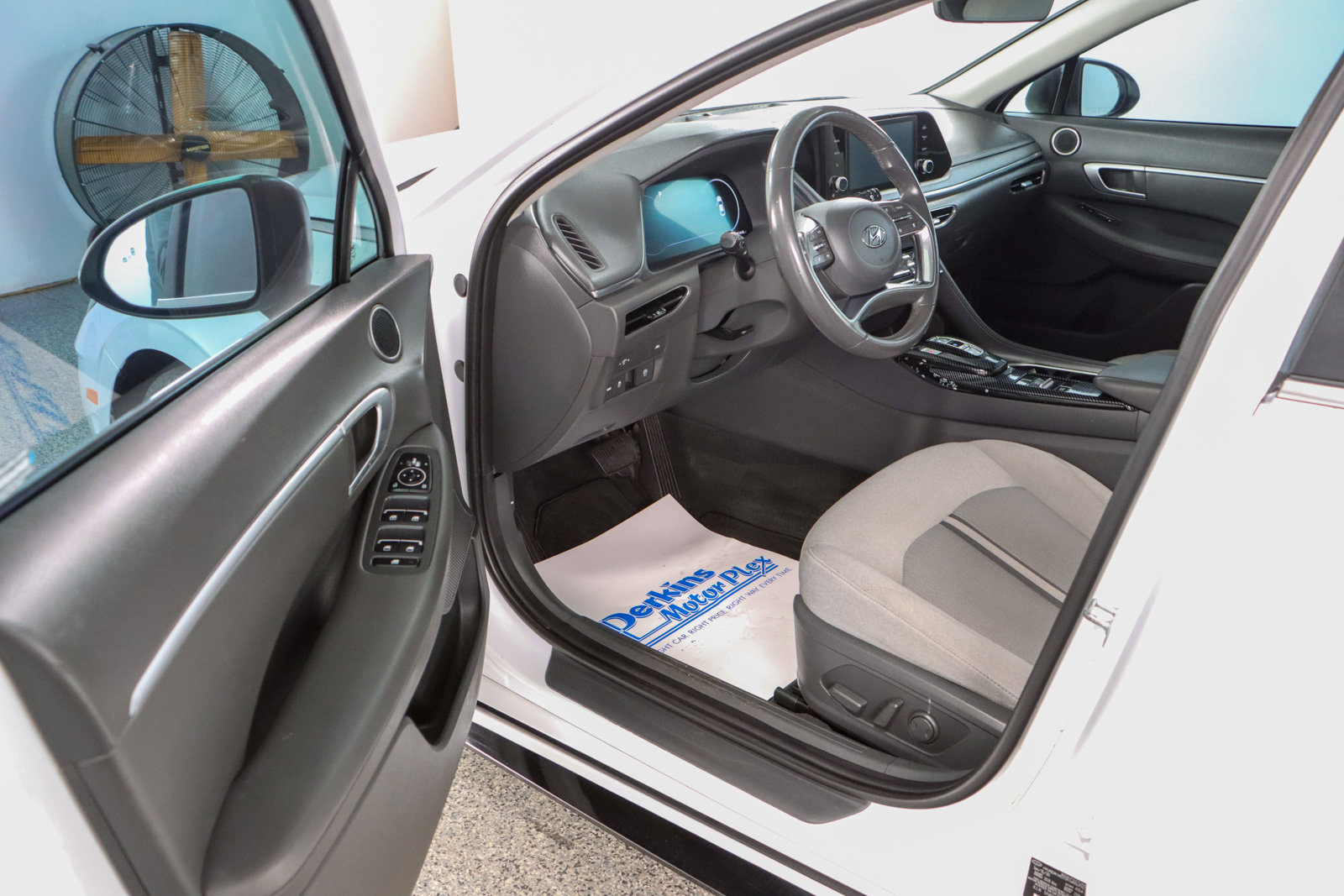 Used 2020 Hyundai Sonata SEL w/ Convenience Package image 3