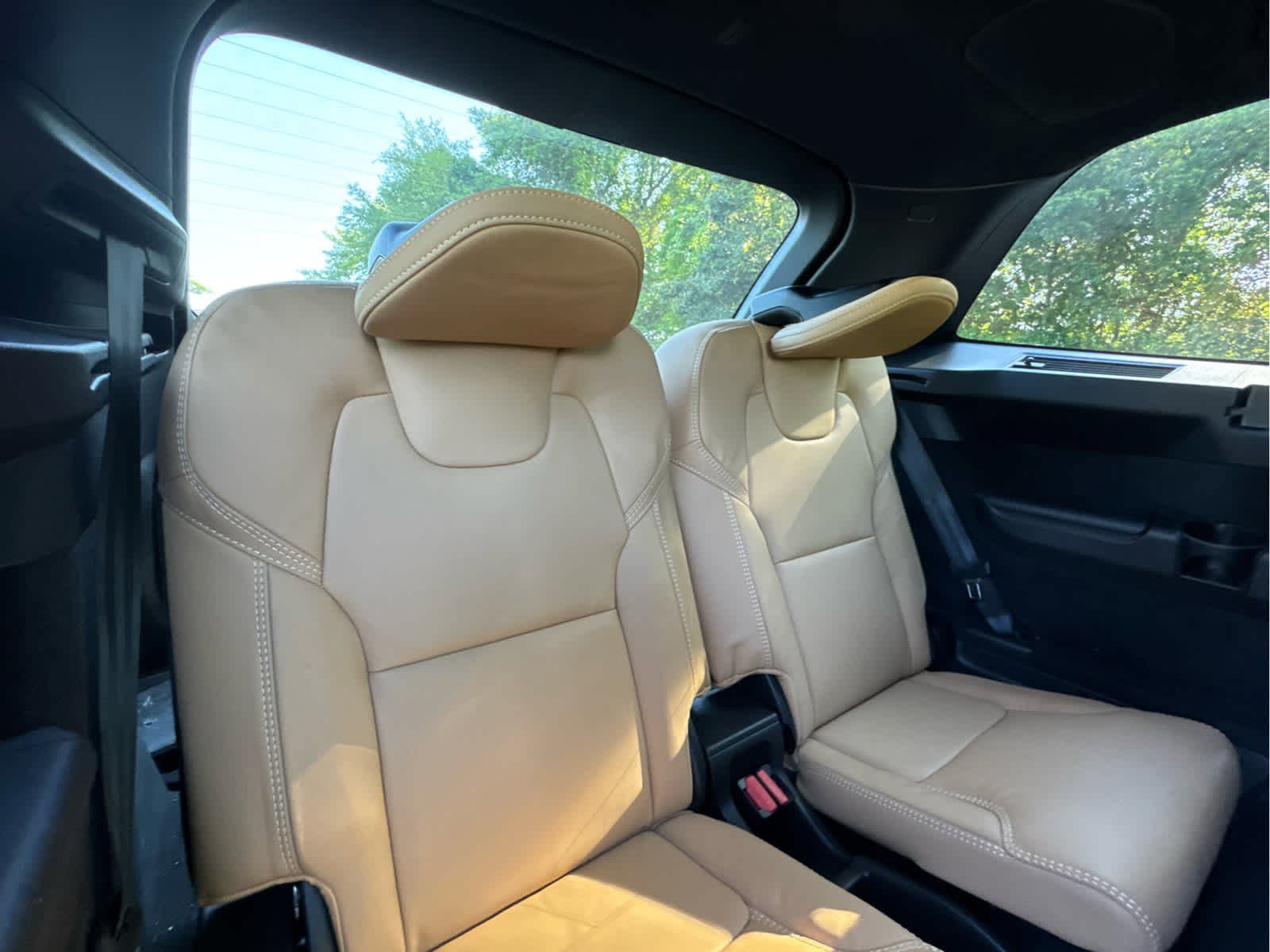 Certified 2024 Volvo XC90 B6 Ultimate w/ Lounge Package image 19